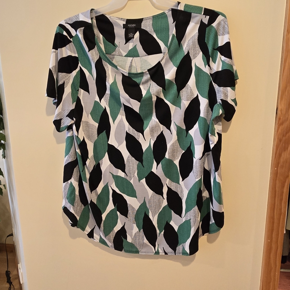 Alfani Woman 2X – Leaf Print Blouse – Black/Green/White – NWOTS